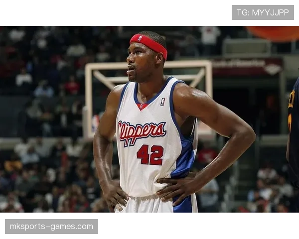 埃尔顿·布兰德内线单打效率提升明显 拉开对位者防守空间