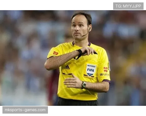 足球手抛球规则详解：判罚条件与裁判执行标准解析